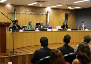 Da esquerda para a direita: O diretor-geral de Desenvolvimento Institucional João Fernando Coelho, a corregedora-geral da Justiça, o presidente do TJRJ, a desembargadora Maria Angélica Guerra Guedes; a juíza auxiliar da Presidência do TJRJ Maria Tereza Donatti, e o juiz auxiliar da CGJ/RJ Aroldo Gonçalves Pereira Junior