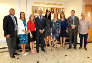 A desembargadora Katya Maria Monnerat, presidente do Fórum Permanente de Direito de Família e Sucessões da EMERJ, ao lado dos palestrantes