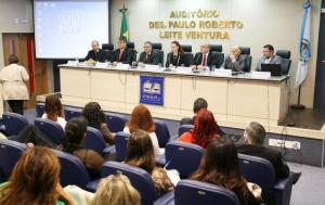 A mesa de abertura da 127ª reunião do Fórum Permanente de Direito do Ambiente