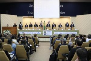 A mesa de abertura do evento no Auditório Antônio Carlos Amorim