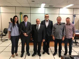 Ana Beatriz de Macedo Fernandes; Rafael Rodrigues Carneiro, juiz dirigente do 3° NUR; José Euclides Corrêa Guinancio, diretor da DIMEX ¿ DGFEX; Renaldo Andrade Bussière, presidente da ANOREG; Edson Luiz Pacheco; e Alan do Nascimento Oliveira, diretor de Informática da ARPEN/RJ