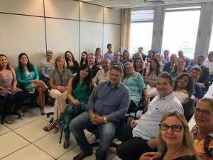 A equipe reunida em uma sala da Diretoria Geral de Administração da CGJ