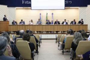 Desembargadores e juízes auxiliares participam da mesa diretora