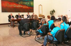 A mesa diretora da solenidade de assinatura do Termo de Compromisso para Repasse de Verbas Oriundas das Prestações Pecuniárias