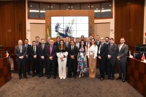 Juiz Bruno Bodart, primeiro à direita, posa com participantes do Encontro da Câmara Nacional de Gestores Precatórios no TJRS