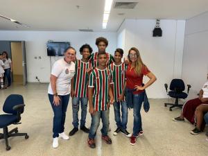 A juíza Glória Heloíza, titular da 2ª Vara da Infância, da Juventude e do Idoso, acompanhou o jogo ao lado das crianças