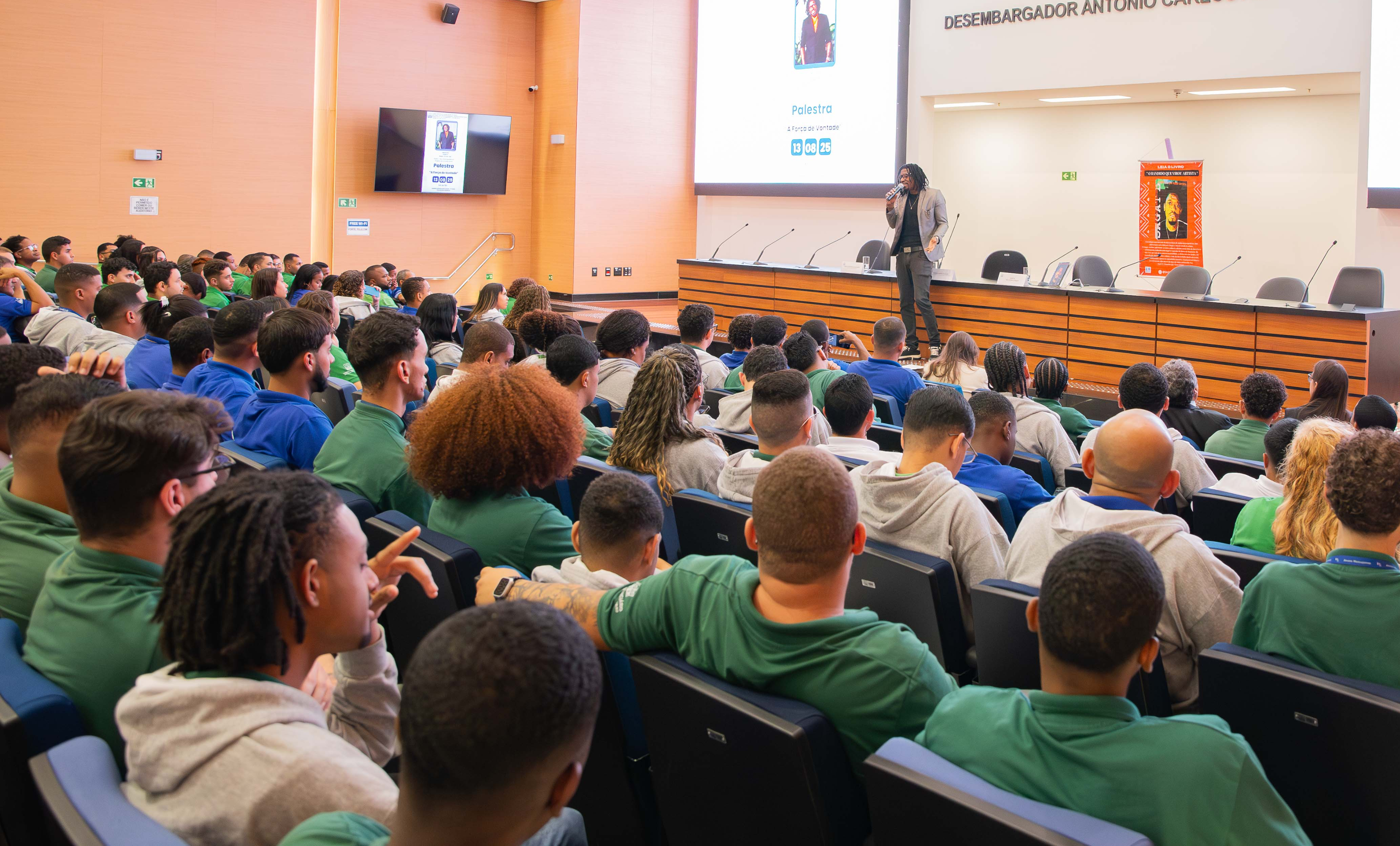 imagem - Rapper Sagat B inspira jovens em palestra sobre superação e inclusão social 