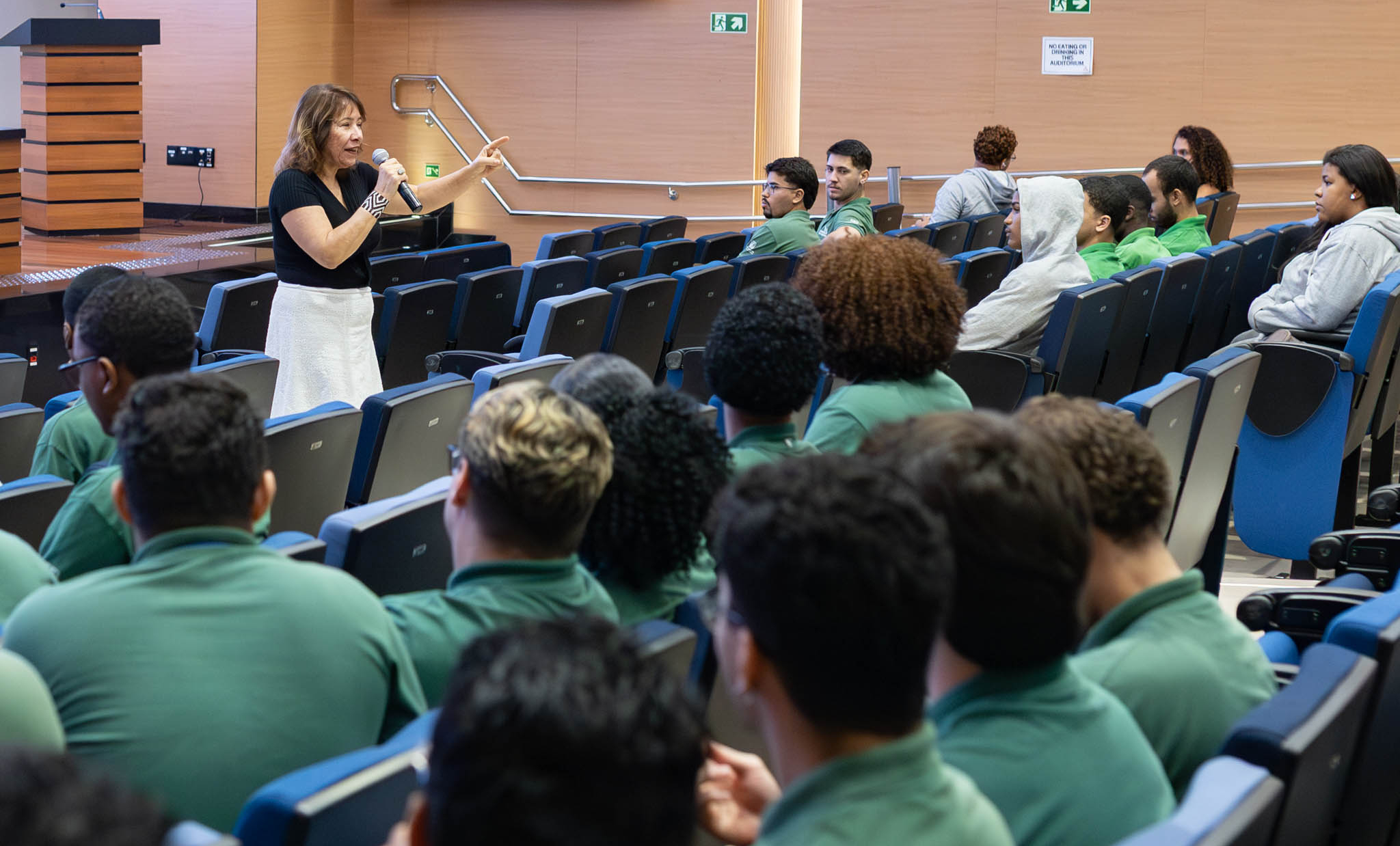 imagem - Integrantes de projetos sociais do Tribunal assistem palestra sobre violência doméstica