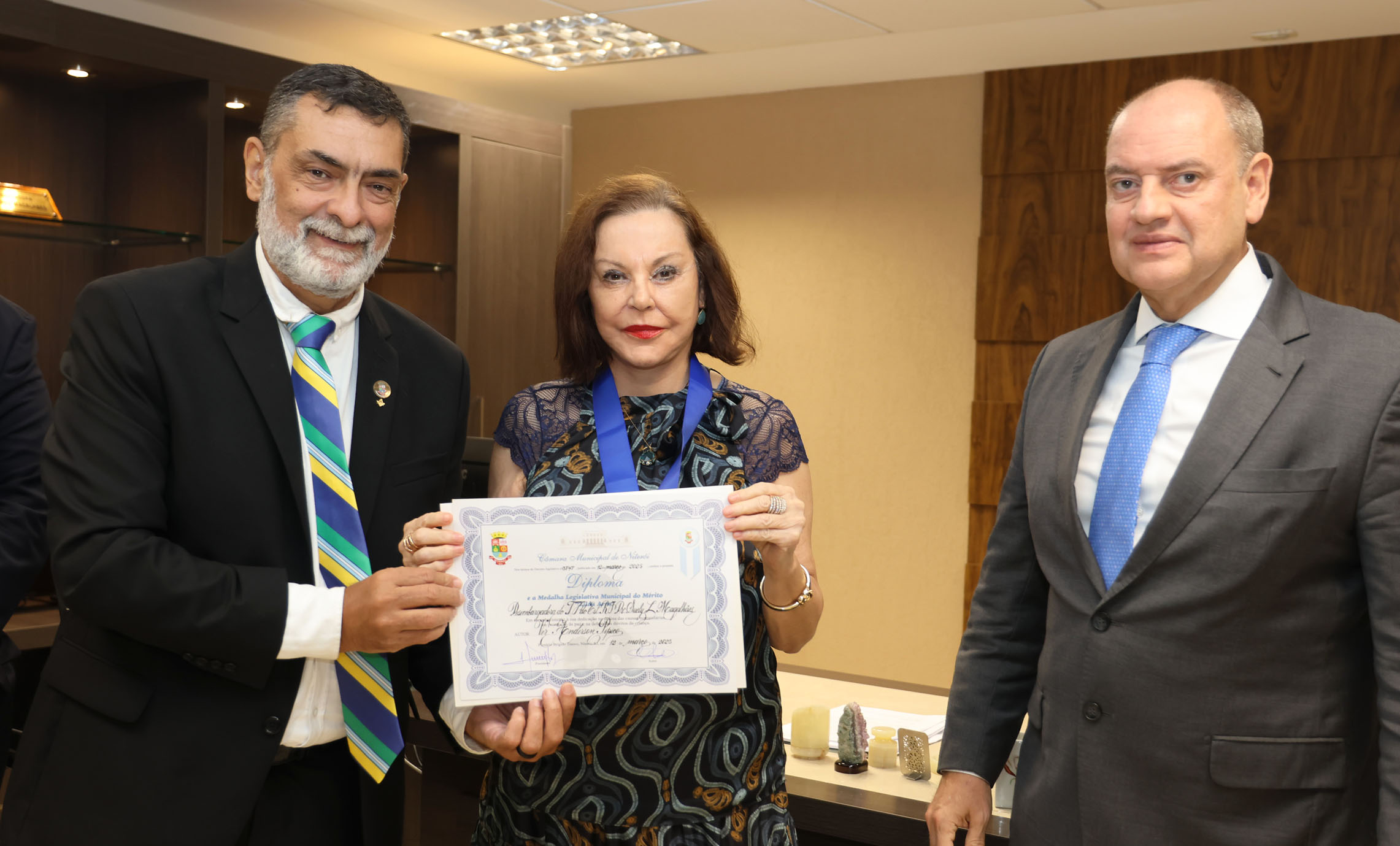 imagem - Desembargadora Suely Lopes Magalhães recebe Medalha Zilda Arns