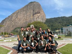 Integrantes do projeto Jovens Mensageiros em visita à Fortaleza de São João promovida pelo Deape.