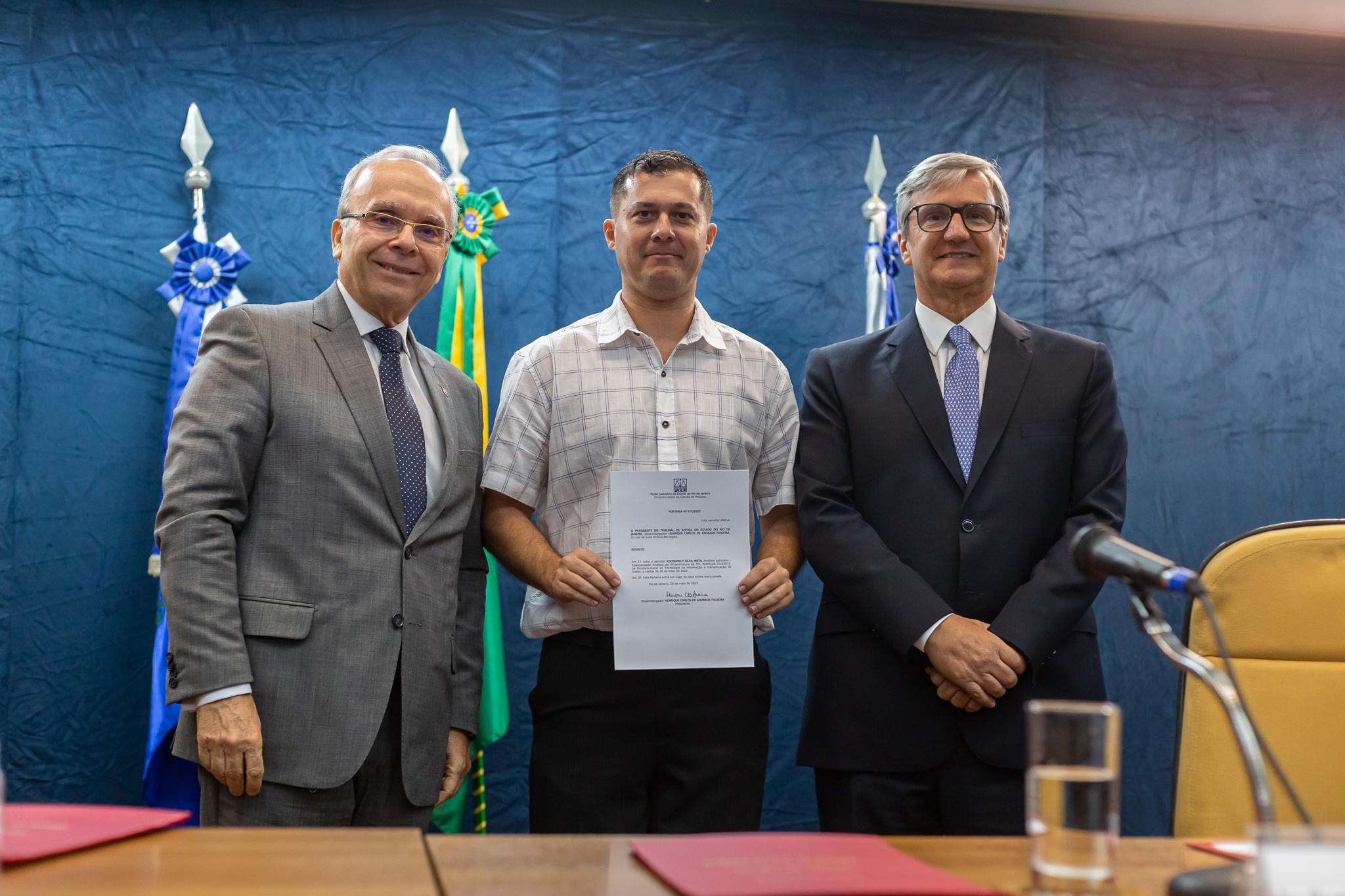 Foto posada. Da esquerda para direita: Ricardo Rodrigues Cardozo, Roosewelt Silva Mota e Henrique Carlos de Andrade Figueira  