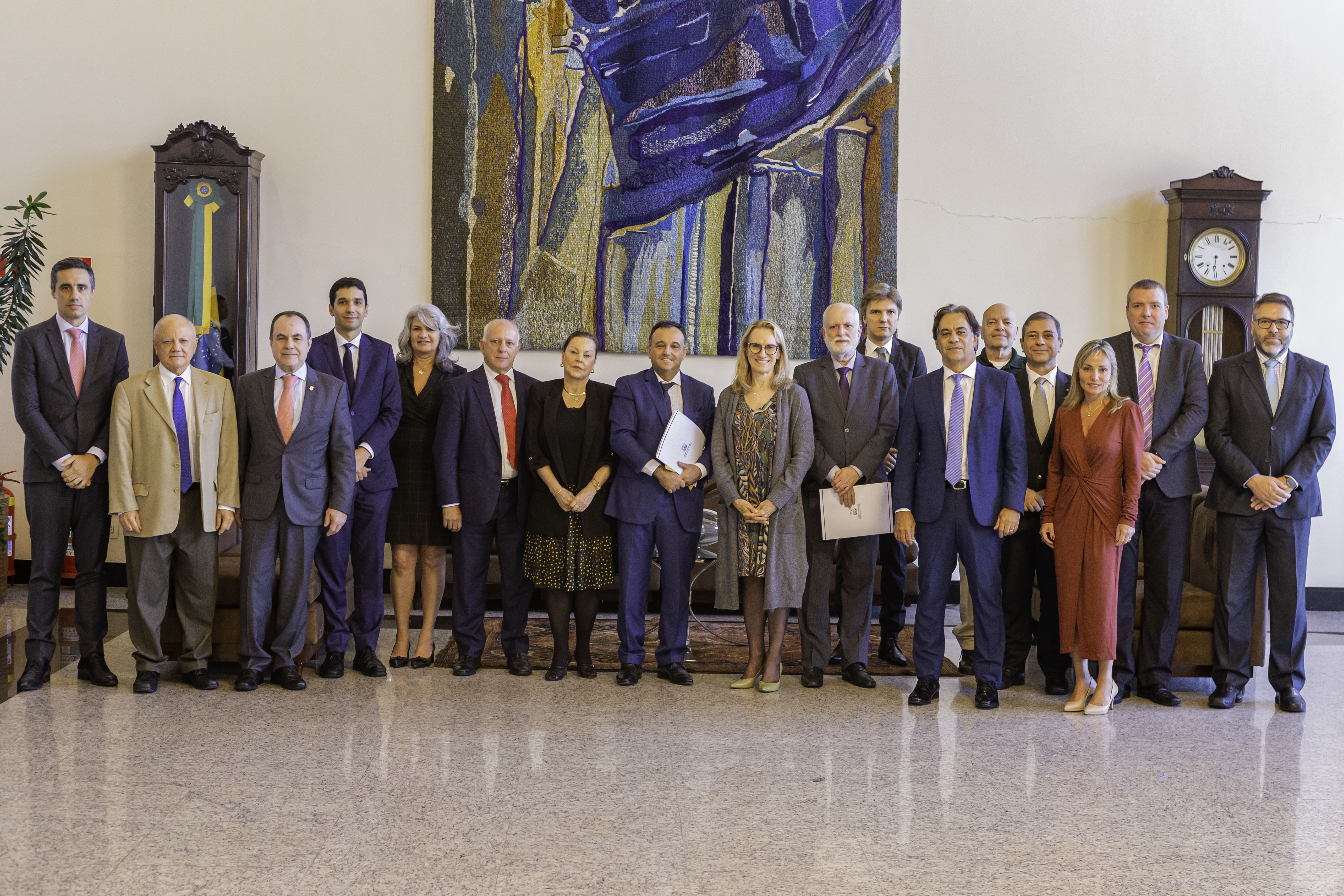 Participantes posam para foto no Salão Nobre do TJRJ 