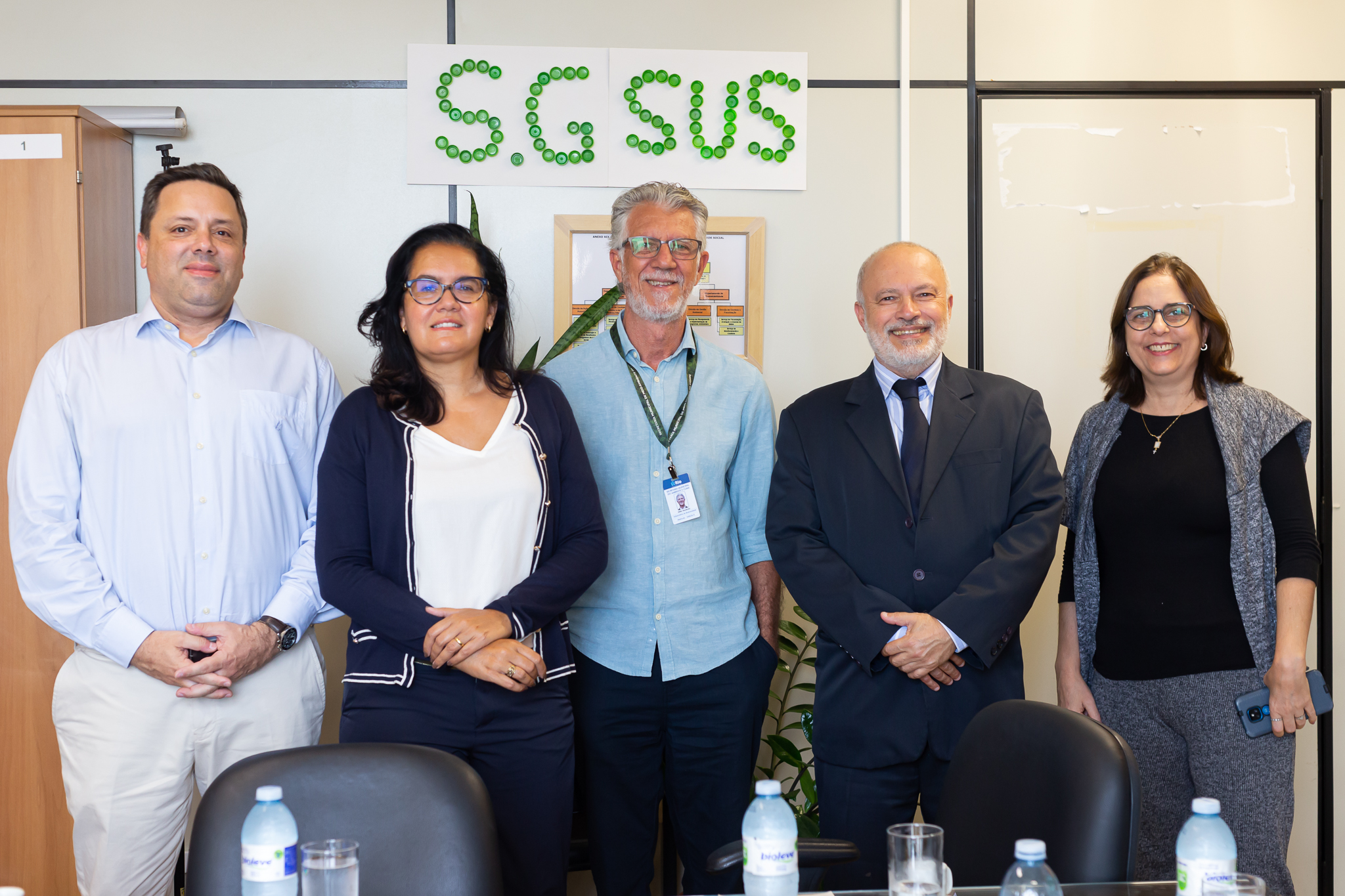 Da esquerda para a direita: Luiz Felipe Fleury, diretor do Departamento de Sustentabilidade; Claudia Schkrab, diretora da Divisão de Gestão Ambiental; Hélio Wanderley, subsecretário de biodiversidade da cidade do Rio de Janeiro; Antonio Ligiero, secretário-geral de Sustentabilidade e Responsabilidade Social; e Maria Teresa Guzo, chefe de serviço de planejamento e implementação de programas ambientais do TJRJ