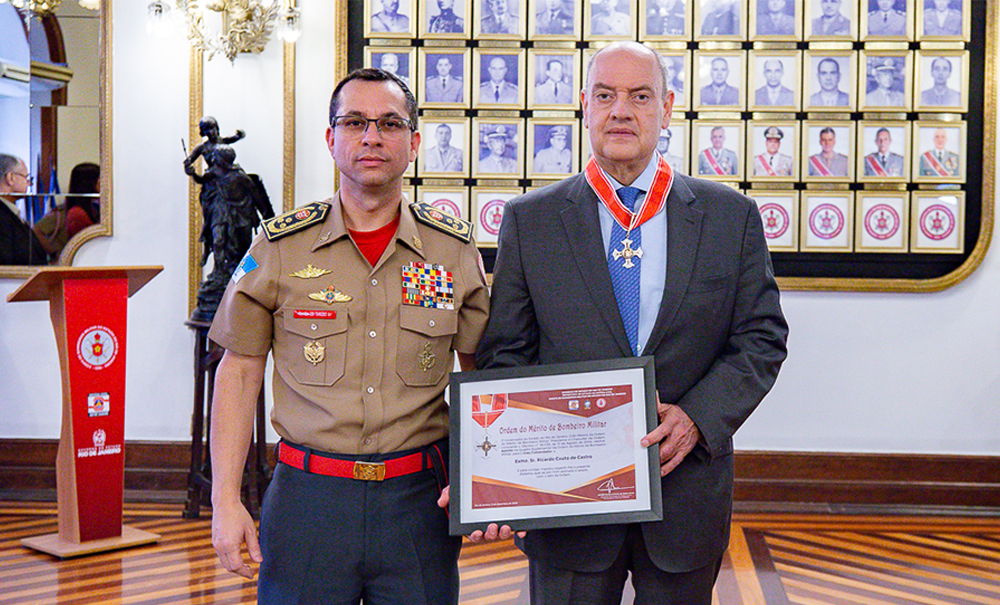 imagem - Presidente do TJRJ recebe Medalha da Ordem do Mérito do Corpo de Bombeiros