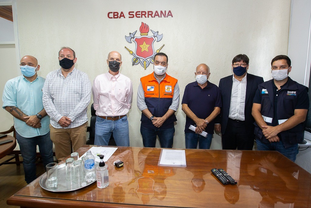 Governador Claudio Castro, os juízes Alexandre Teixeira de Souza e José Cláudio de Macedo Fernandes, o procurador-geral de Justiça, Luciano Oliveira Mattos de Souza, e secretários de Estado se reuniram em Petrópolis para traçar diretrizes de ações