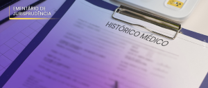 #ParaTodosVerem: Acima, no canto esquerdo, o título “EMENTÁRIO DE JURISPRUDÊNCIA”. Ao fundo, em imagem prioritária e propositadamente desfocada, imagem de um formulário sobre uma prancheta, com o título “HISTÓRICO MÉDICO”.