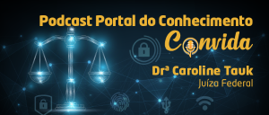 Imagem de fundo azul escuro com ilustração de conexão em rede. Sobrepostos estão símbolos que representam a justiça (balança da justiça), segurança da informação e acesso à internet.