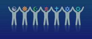 Ilustração com 7 pessoas de mãos dadas e em suas cabeças símbolos de religiões distintas.
