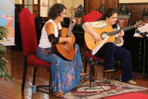 As violonistas Adriana Ballesté e Mara Lúcia Ribeiro