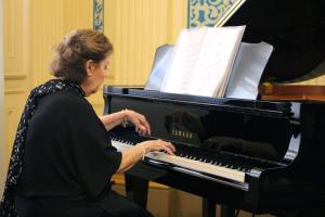 Comemoração ao Dia da Música no Museu | Teclas Sonoras, grupo de teclados. Direção Musical: Nelma Pataro (Brasil)