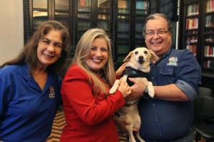 Sylvia Regina, da SUIPA, Lucia Frota, Diretora da ESAJ, a mascote da SUIPA Rose Marie e o presidente da SUIPA, Marcelo Marques.