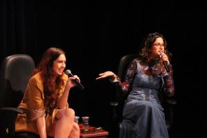 Giulia Butler, diretora do curta, "Como chorar sem derreter" e a produtora Fernanda Conde