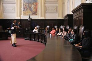 Visita mediada apresentou os espaços do Museu da Justiça