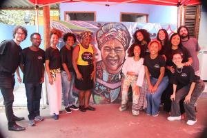 A equipe do Museu da Justiça e a Tia Cida e a Érida Ferreira Diniz, sobrinha de Tia Cida