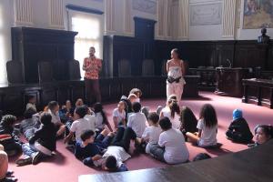 Visita mediada com escolas públicas.
