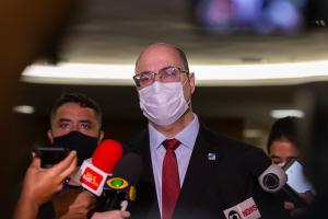 Ex-governador Wilson Witzel concede entrevista coletiva após sessão do Tribunal Especial Misto