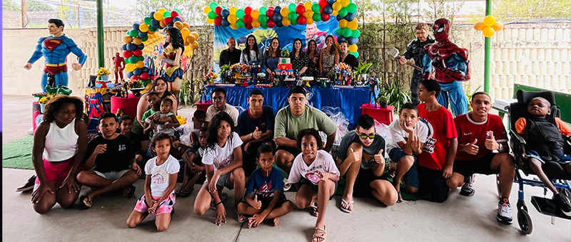 Imagem posada das crianças e adolescentes em festa promovida pela Vara da Infância, da Juventude e do Idoso