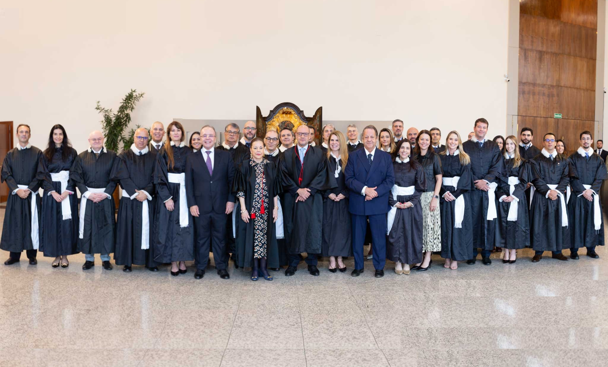 O presidente do TJRJ, desembargador Ricardo Couto de Castro; a 1ª vice-presidente do TJRJ, desembargadora Suely Magalhães; os ex-presidentes do TJRJ, desembargadores Ricardo Cardozo e Luiz Zveiter e os juízes removidos.