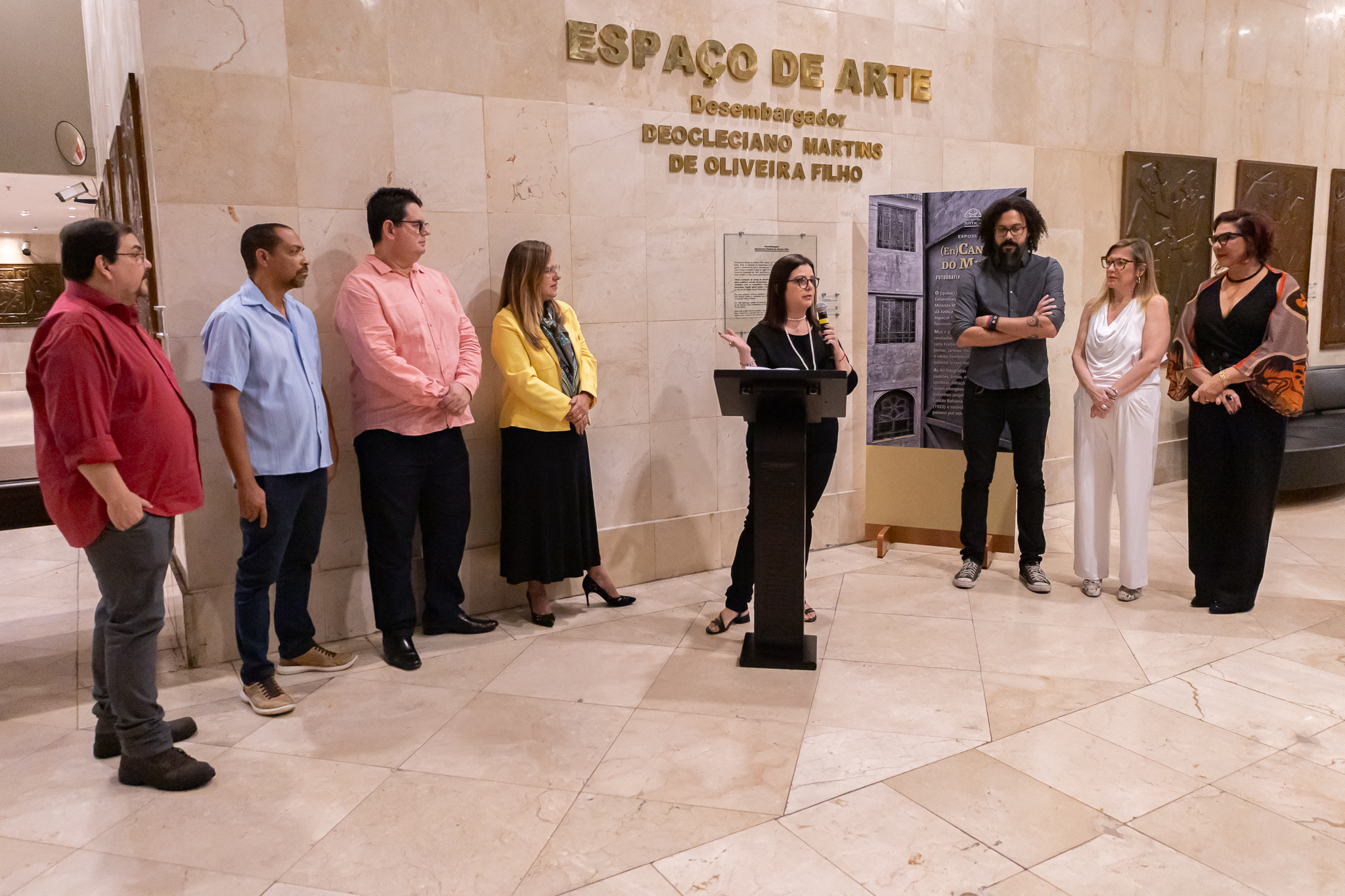 Os chefes de serviço do Museu Marcos Antônio Sampaio, Gilmar Sá e Sérgio Ricardo Von Sydow, a secretária-geral de Administração Jacqueline Leite, a fotógrafa Leny Fontenelle, o colaborador do Gabinete do Museu, Thiago Campos, a diretora do Departamento de Gestão e Disseminação do Conhecimento  Ana Paula Teixeira e a diretora do Museu da Justiça Siléa Macieira