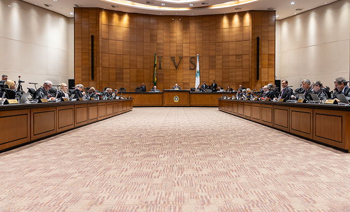 Foto do Plenário Ministro Waldemar Zveiter durante a sessão do Órgão Especial realizada na segunda-feira, 24 de março