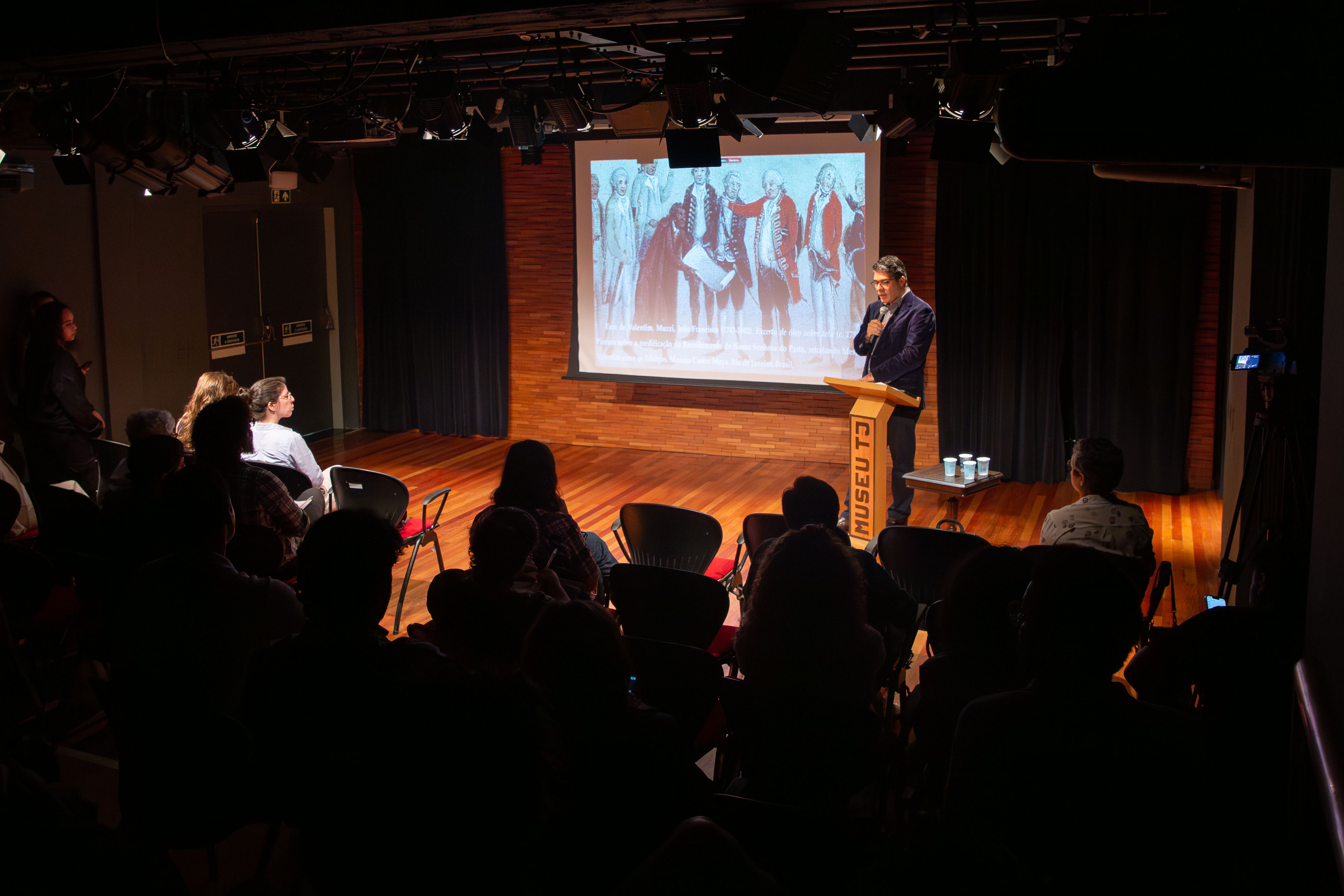 Professor Deivid Valério Gaia ministra quinta aula pública da série Museu Convida