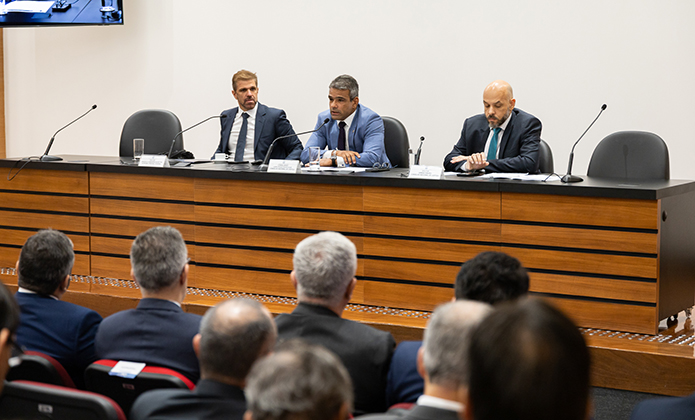 O secretário de segurança do STF Marcelo Canizares Schettini STF) falou na primeira mesa do dia, ao lado  do conselheiro do CNJ João Paulo Schoucair e Orman Ribeiro (CNJ)