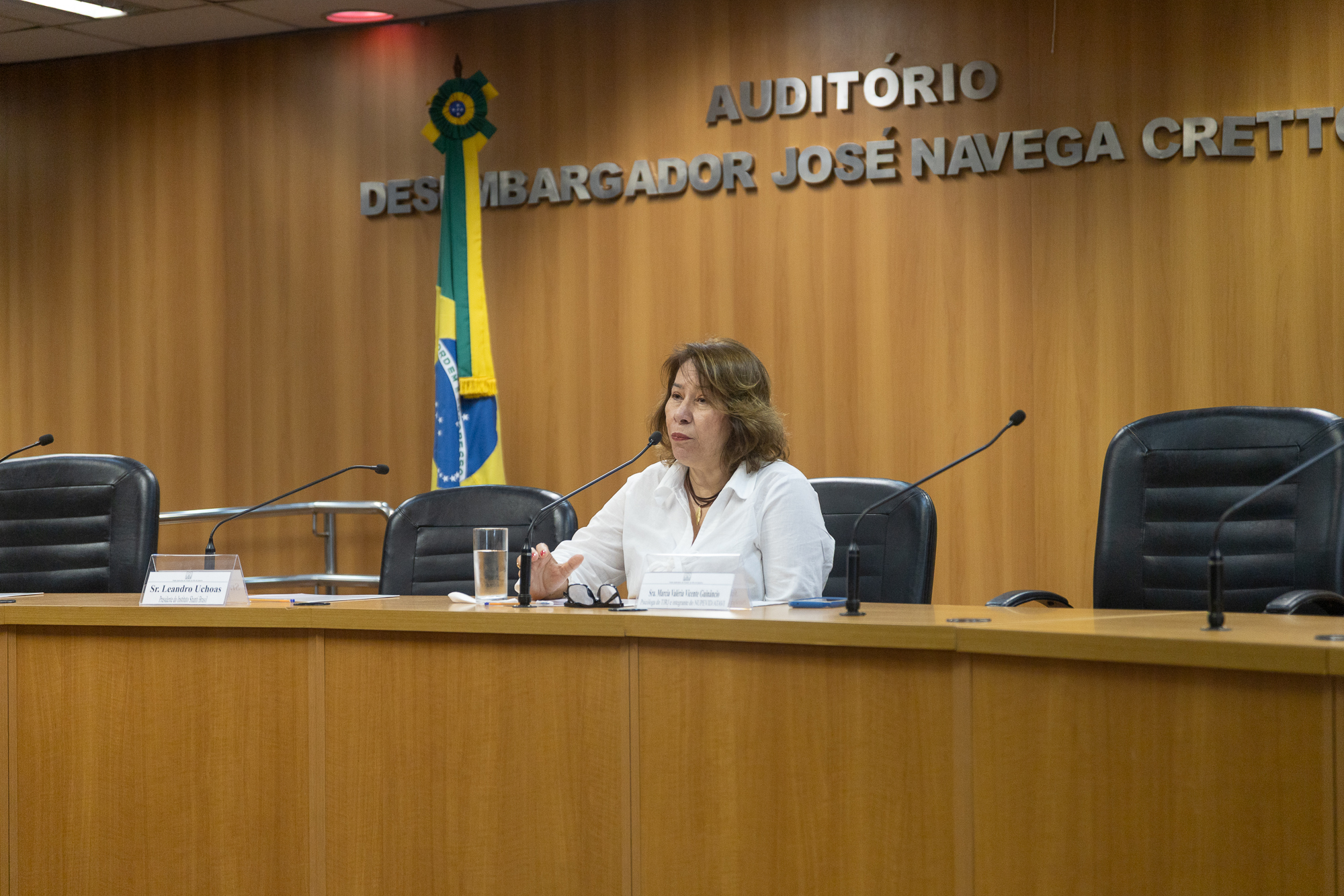 Psicóloga do TJRJ Márcia Valéria durante sua fala no encontro 
