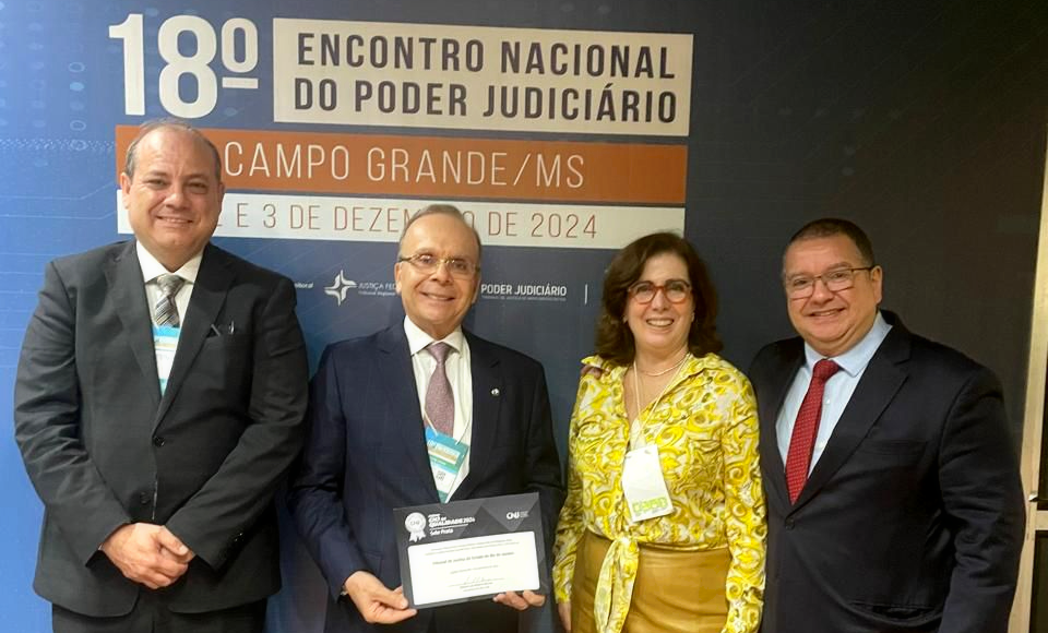 O presidente do TJRJ, desembargador Ricardo Rodrigues Cardozo, com a desembargadora Fernanda Xavier de Brito e os juízes auxiliares da Presidência José Cláudio de Macedo Fernandes e Alberto Republicano