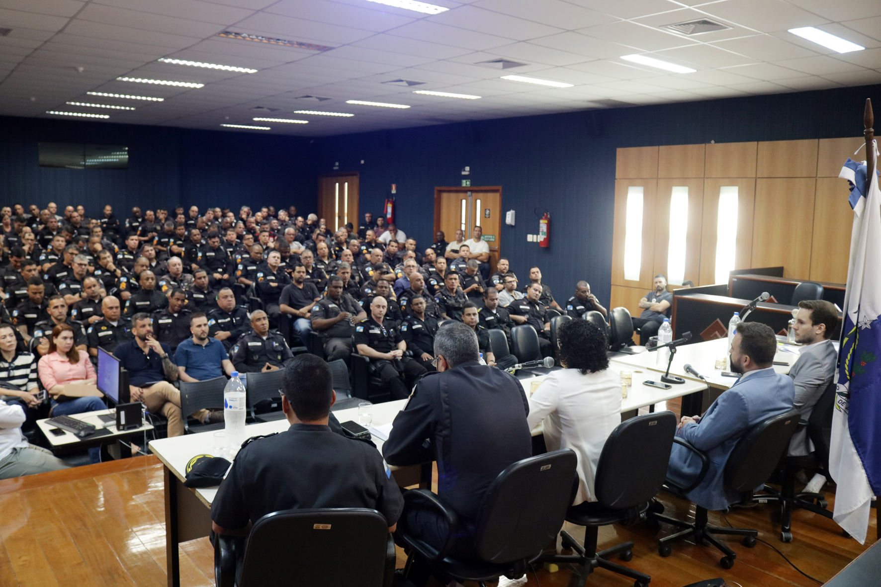  Evento aconteceu no Salão do Júri e teve a participação dos juízes  Adones Henrique Silva Ambrósio Vieira, da 1ª Vara Criminal de Campos,  e Guilherme Willcox Amaral Coelho Turl, da 2ª Vara Criminal de Campos, participaram da palestra para os policiais