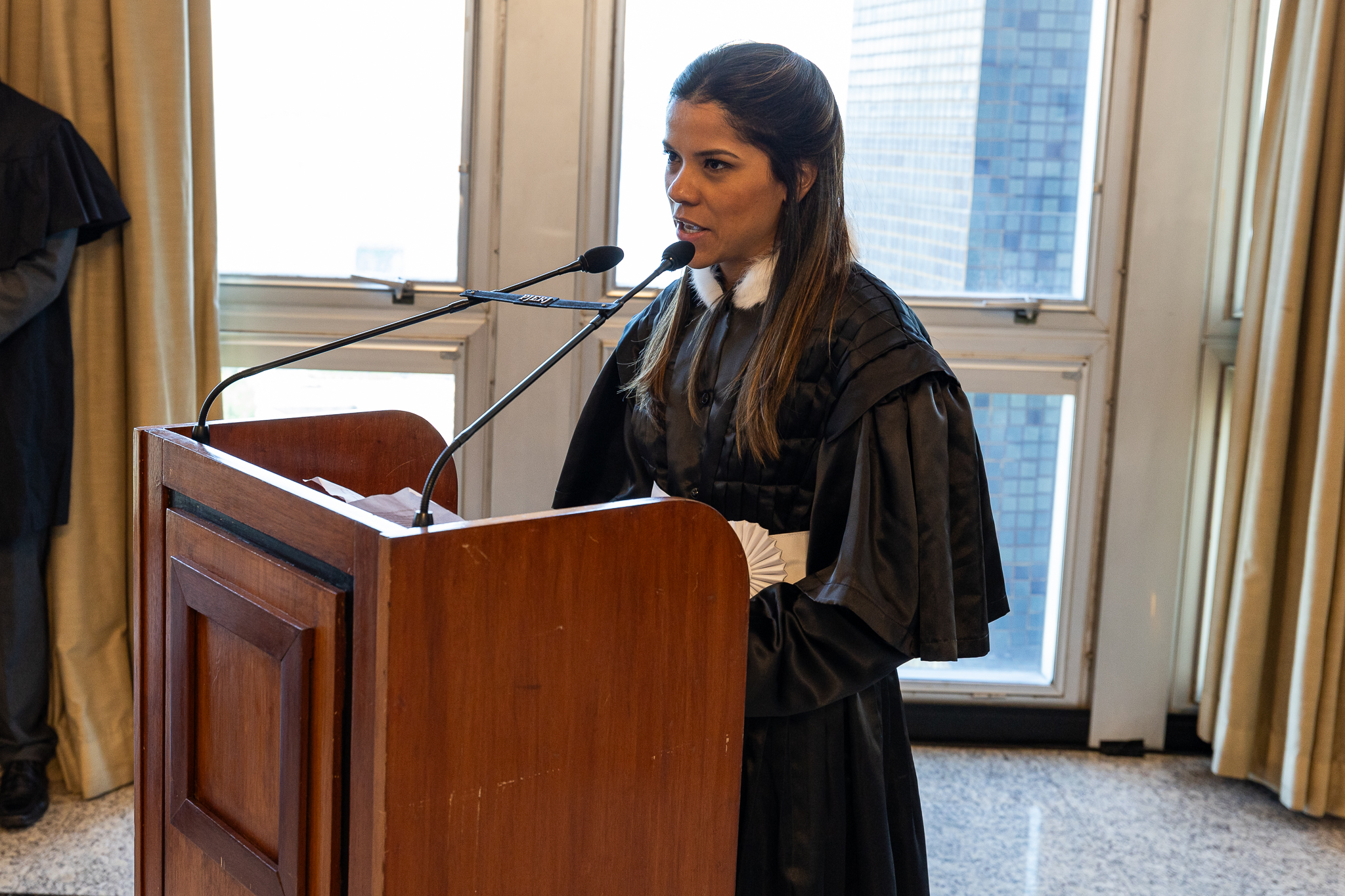A juíza Maria Izabel Gomes Sant'Anna de Araújo prestou compromisso em nome dos colegas