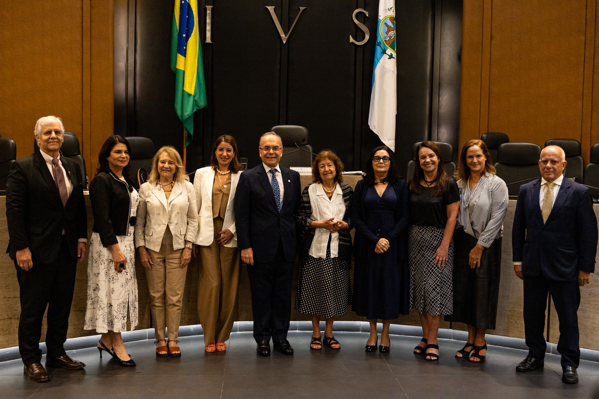 O presidente do TJRJ, desembargador Ricardo Cardozo (ao centro), com magistrados e palestrantes