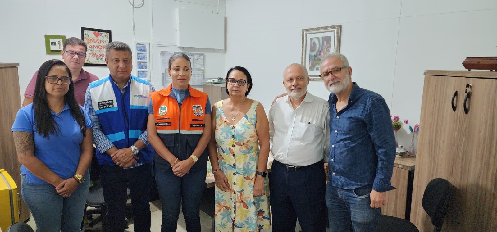 O secretário-geral da SGSUS, Antônio Ligiero, com o secretário de Agricultura, Pecuária, Pesca e Abastecimento do estado, Flávio Ferreira; a prefeita de Paracambi, Lucimar Ferreira; a coordenadora da Justiça Itinerante (TJRJ), Marinete Tani; o coordenador da Justiça Itinerante da Justiça federal, João Coelho; e a secretária de Assistência Social de Paracambi, Rosiane Fialho. 