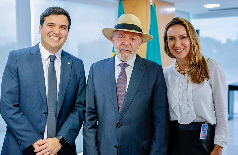 Relator do PL nº 4.932/2024 e secretário municipal de Educação do Rio, Renan Ferreirinha, presidente Lula e juíza Vanessa Cavalieri | Foto: Ricardo Stuckert