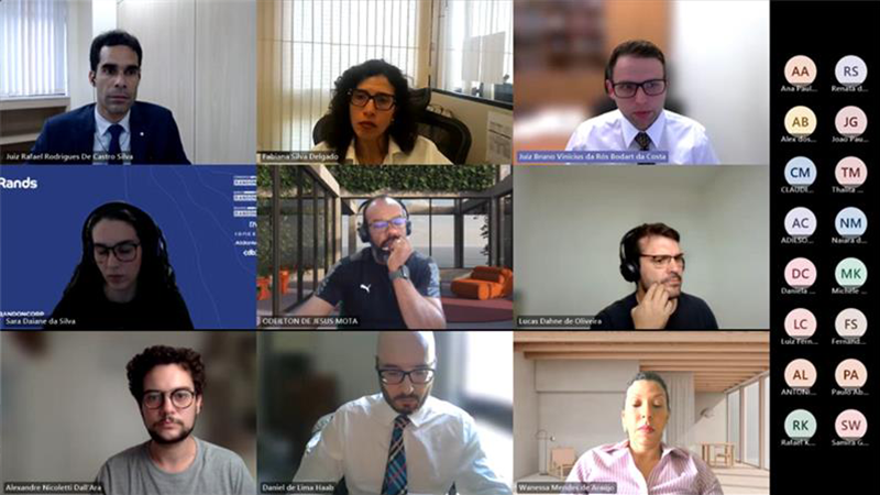 Equipe DEPJU em reunião com servidores de outros tribunais do país.