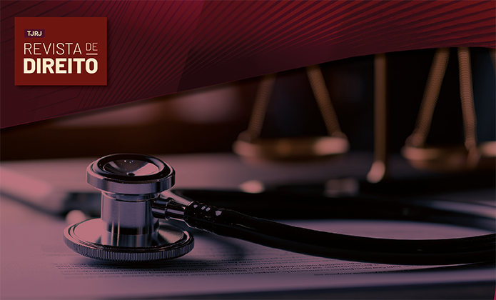 #ParaTodosVerem: Imagem em tom avermelhado mostra um estetoscópio sobre documentos, com balança da Justiça desfocada ao fundo e o texto “Revista de Direito” no canto.